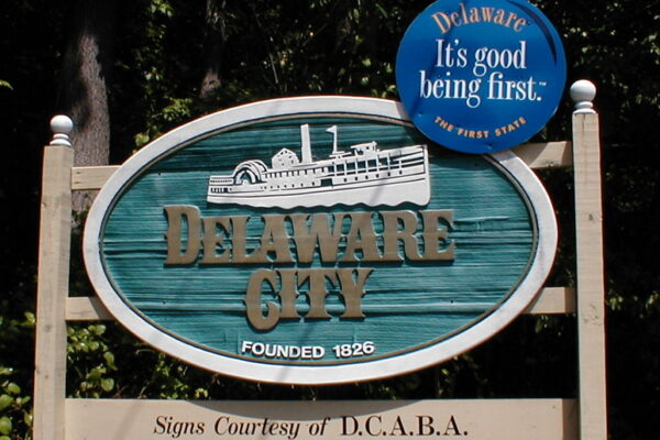 del-city-sign.jpg